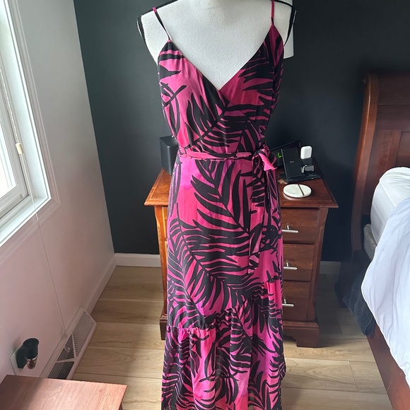 NWT Wrap Maxi Dress Palm Leaf Pattern in Pink tones - Size M - Picture 1 of 4